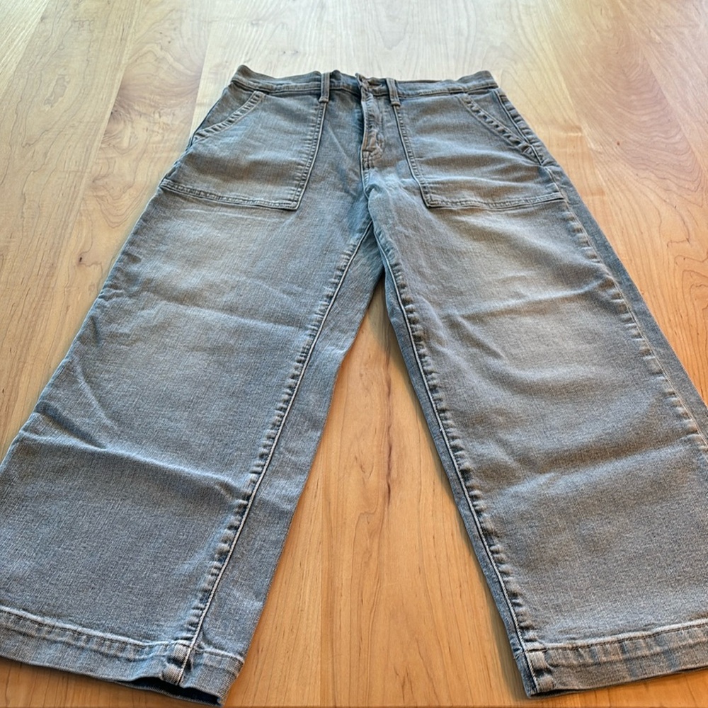 High rise/ wide leg jeans